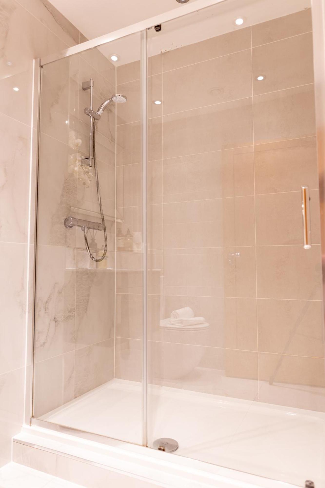 Exclusive Cardiff City Centre Apartment Exterior photo